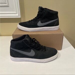 Nike Shoes Womens Size 6 SB Bruin High Top Skateboarding Sneaker Black